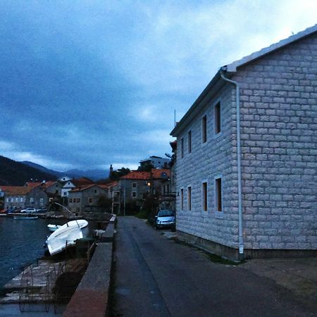 Apartments Lola Тиват Екстер'єр фото