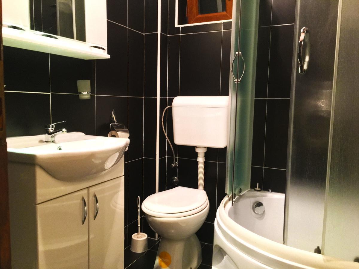Apartments Lola Тиват Екстер'єр фото
