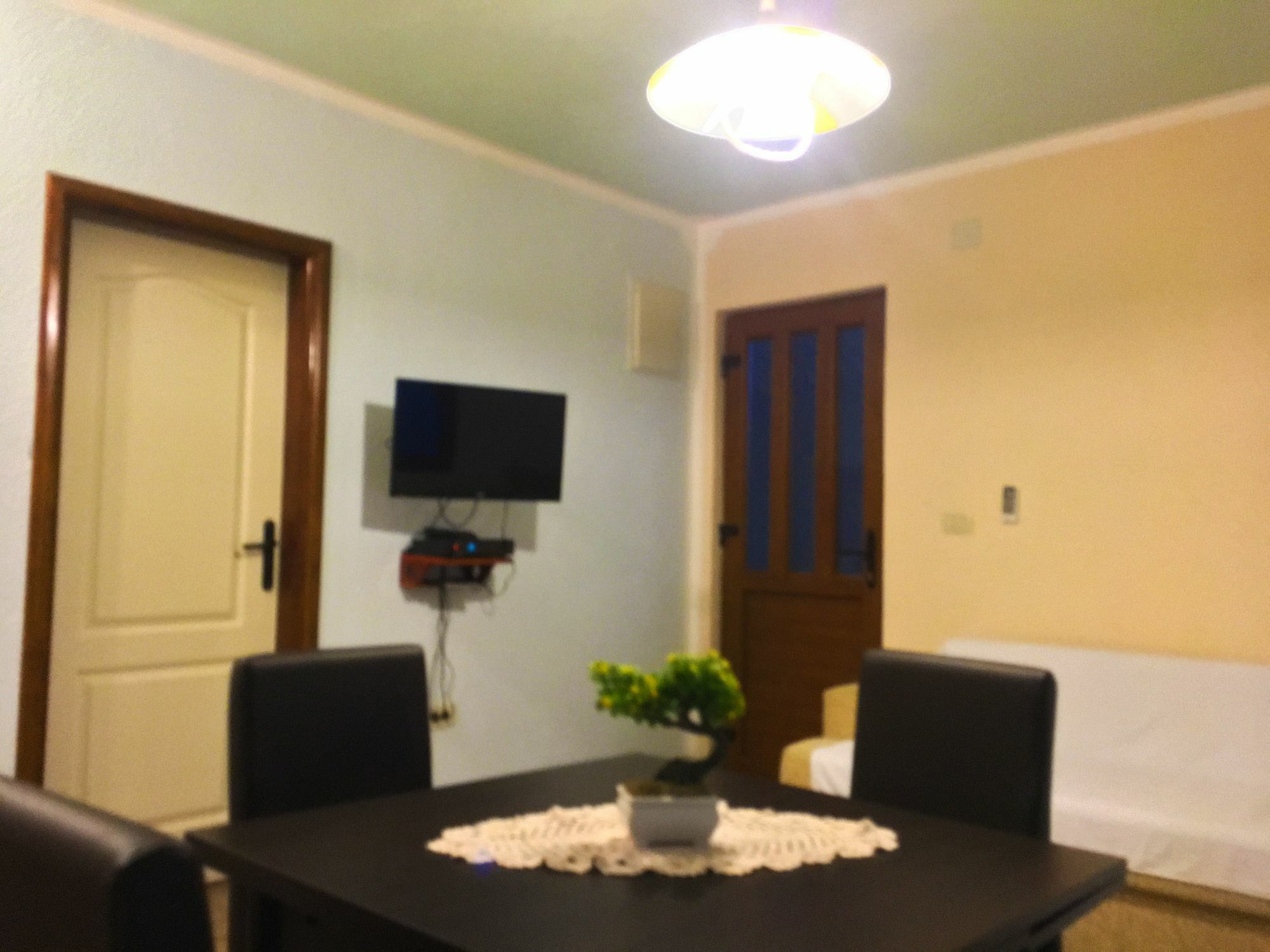 Apartments Lola Тиват Екстер'єр фото